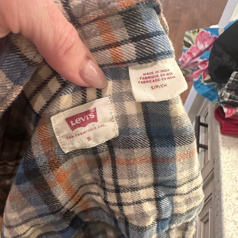 Levi's‎ Men's Plaid Flannel Button-Down Shirt - Blue & Tan - Picture 3 of 3